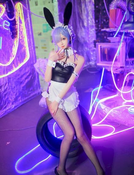 欧美午夜性春猛交吃奶头_HDHD在线观看